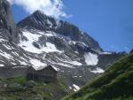 Wildhornhütte mit Schnidehore (2937 m)