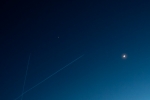 Lichtspiel am Nachthimmel (Jupiter und Mond)